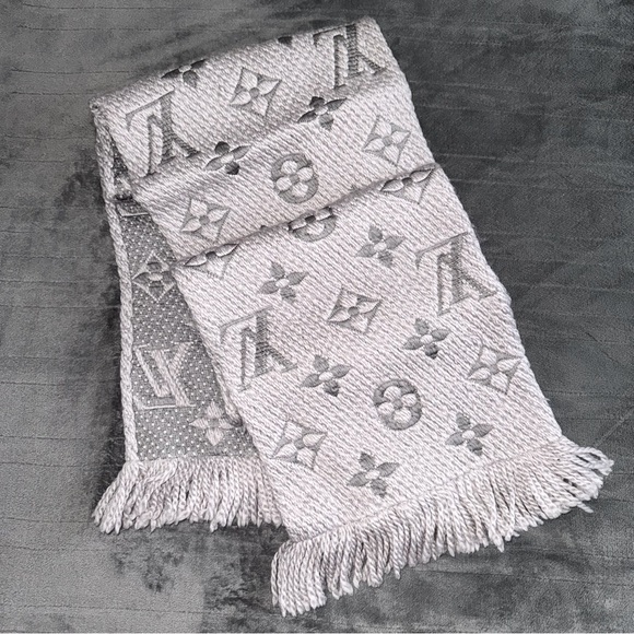 Louis Vuitton Gray Monogram Scarf - Picture 1 of 15